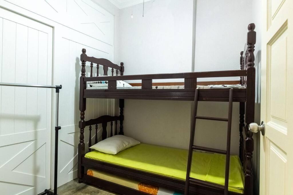 Вілла New Granny Cozy House Georgetown 2-6Pax Екстер'єр фото